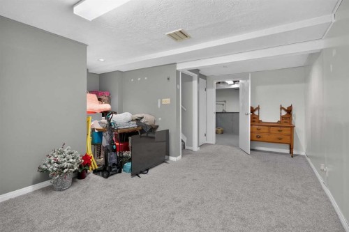 45-380 Bermuda Drive Nw, Calgary, AB - Indoor Photo Showing Other Room