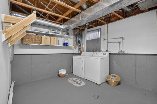 45-380 Bermuda Drive Nw, Calgary, AB - Indoor Photo Showing Laundry Room