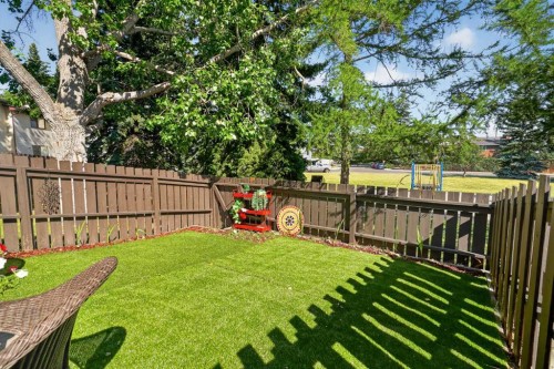 45-380 Bermuda Drive Nw, Calgary, AB - Outdoor With Backyard