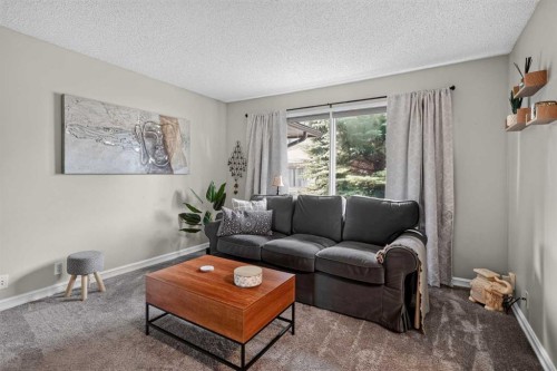 45-380 Bermuda Drive Nw, Calgary, AB - Indoor Photo Showing Living Room