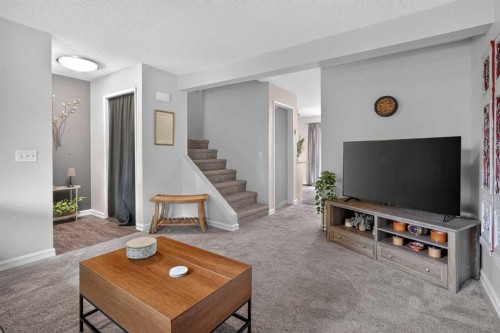 45-380 Bermuda Drive Nw, Calgary, AB - Indoor Photo Showing Living Room