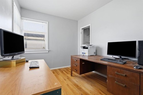 2037 18 Avenue, Didsbury, AB - Indoor Photo Showing Office