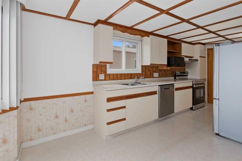 3414 Morley Trail Nw, Calgary, AB - Indoor Photo Showing Kitchen With Double Sink