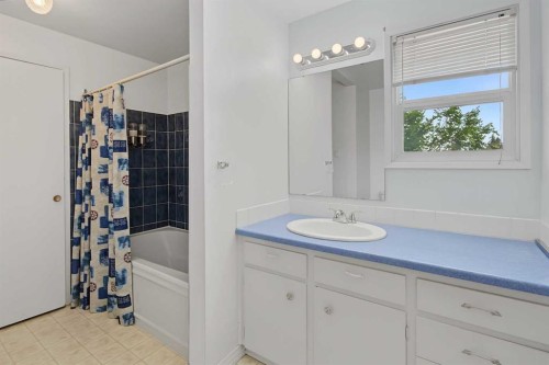 3414 Morley Trail Nw, Calgary, AB - Indoor Photo Showing Bathroom