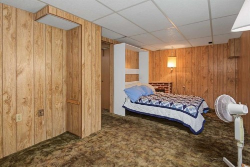 3414 Morley Trail Nw, Calgary, AB - Indoor Photo Showing Bedroom