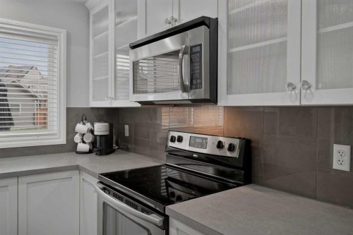 53 Mahogany Point Se, Calgary, AB - Indoor Photo Showing Kitchen