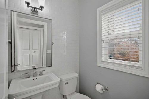 53 Mahogany Point Se, Calgary, AB - Indoor Photo Showing Bathroom