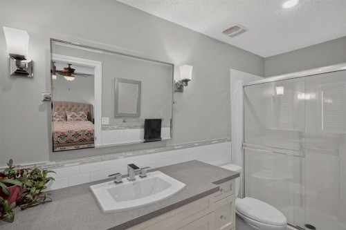 53 Mahogany Point Se, Calgary, AB - Indoor Photo Showing Bathroom