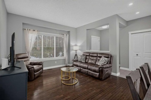53 Mahogany Point Se, Calgary, AB - Indoor Photo Showing Living Room
