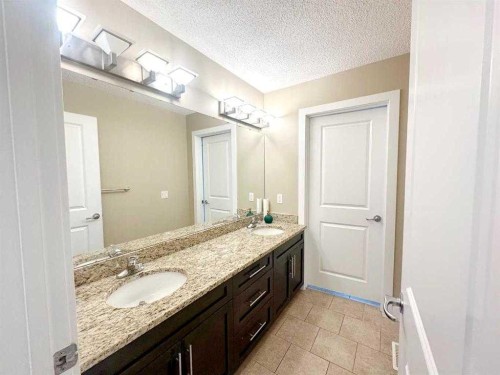 109 Kinniburgh Boulevard E Boulevard East, Chestermere, AB - Indoor Photo Showing Bathroom