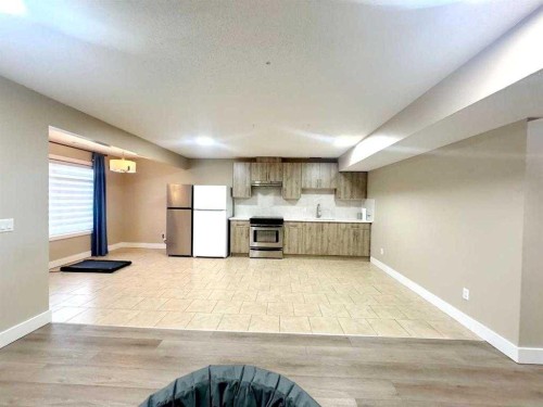 109 Kinniburgh Boulevard E Boulevard East, Chestermere, AB - Indoor
