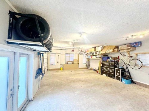 109 Kinniburgh Boulevard E Boulevard East, Chestermere, AB - Indoor Photo Showing Garage