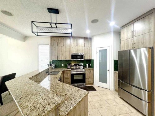 109 Kinniburgh Boulevard E Boulevard East, Chestermere, AB - Indoor Photo Showing Kitchen With Double Sink With Upgraded Kitchen