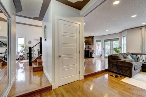 85 Sidon Crescent Sw, Calgary, AB - Indoor Photo Showing Living Room
