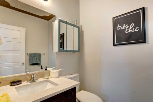 85 Sidon Crescent Sw, Calgary, AB - Indoor Photo Showing Bathroom