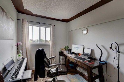 85 Sidon Crescent Sw, Calgary, AB - Indoor Photo Showing Office