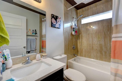 85 Sidon Crescent Sw, Calgary, AB - Indoor Photo Showing Bathroom