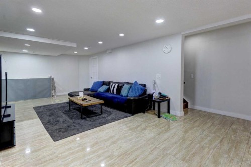 85 Sidon Crescent Sw, Calgary, AB - Indoor