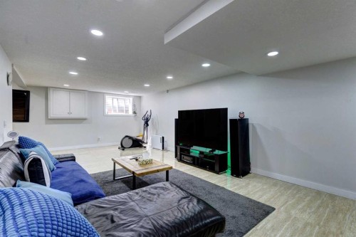 85 Sidon Crescent Sw, Calgary, AB - Indoor