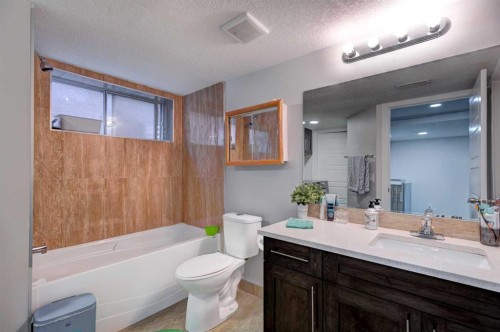 85 Sidon Crescent Sw, Calgary, AB - Indoor Photo Showing Bathroom