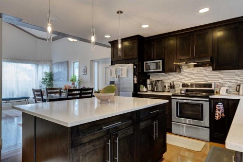 85 Sidon Crescent Sw, Calgary, AB - Indoor Photo Showing Kitchen With Upgraded Kitchen