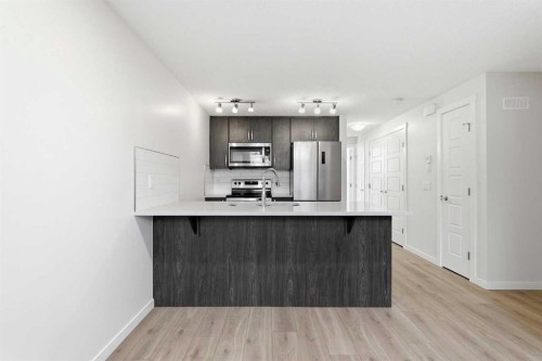 124 Cranbrook Square Se, Calgary, AB - Indoor Photo Showing Kitchen