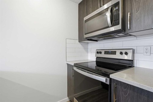 124 Cranbrook Square Se, Calgary, AB - Indoor Photo Showing Kitchen