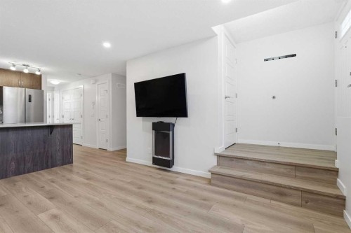124 Cranbrook Square Se, Calgary, AB - Indoor Photo Showing Kitchen