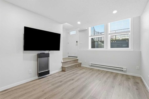 124 Cranbrook Square Se, Calgary, AB - Indoor Photo Showing Other Room