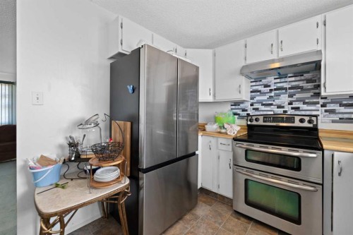 224 Faldale Close Ne, Calgary, AB - Indoor Photo Showing Kitchen