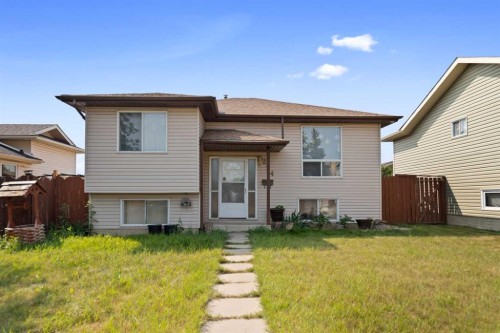 224 Faldale Close Ne, Calgary, AB - Outdoor
