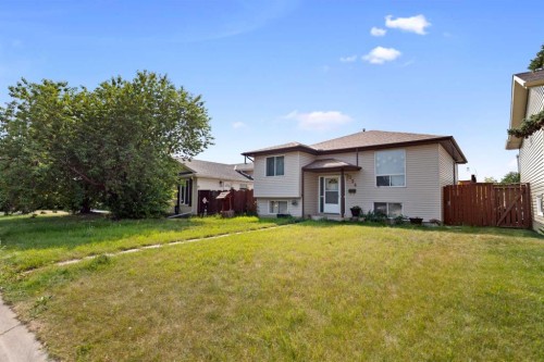 224 Faldale Close Ne, Calgary, AB - Outdoor