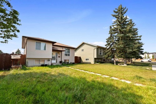 224 Faldale Close Ne, Calgary, AB - Outdoor