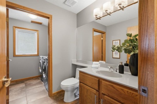 473 Hawkford Way Nw, Calgary, AB - Indoor Photo Showing Bathroom