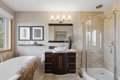 473 Hawkford Way Nw, Calgary, AB - Indoor Photo Showing Bathroom