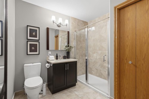 473 Hawkford Way Nw, Calgary, AB - Indoor Photo Showing Bathroom