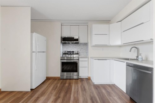 473 Hawkford Way Nw, Calgary, AB - Indoor Photo Showing Kitchen