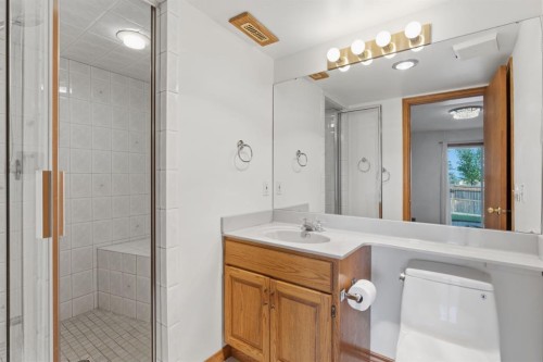 473 Hawkford Way Nw, Calgary, AB - Indoor Photo Showing Bathroom