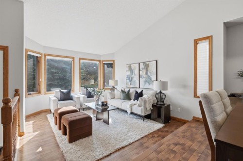 473 Hawkford Way Nw, Calgary, AB - Indoor Photo Showing Living Room