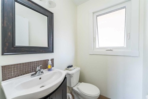 44 Templehill Drive Ne, Calgary, AB - Indoor Photo Showing Bathroom