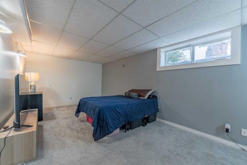 44 Templehill Drive Ne, Calgary, AB - Indoor Photo Showing Bedroom