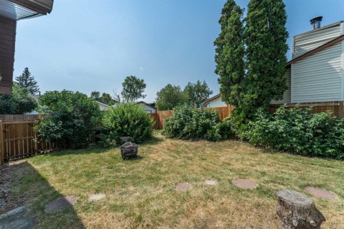 44 Templehill Drive Ne, Calgary, AB - Outdoor