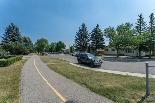 44 Templehill Drive Ne, Calgary, AB - Outdoor