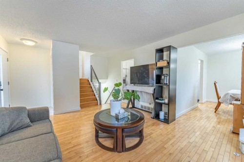 44 Templehill Drive Ne, Calgary, AB - Indoor Photo Showing Living Room