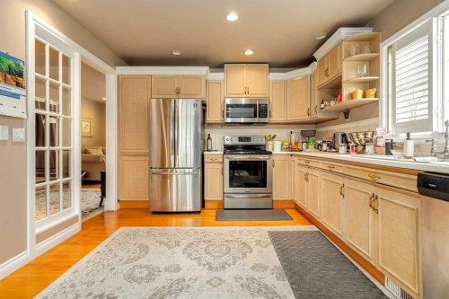 783 Lake Twintree Crescent Se, Calgary, AB - Indoor Photo Showing Kitchen