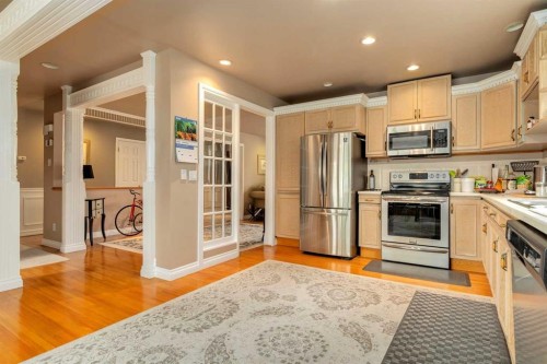 783 Lake Twintree Crescent Se, Calgary, AB - Indoor Photo Showing Kitchen