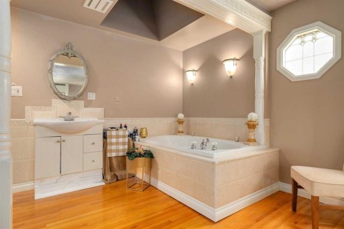 783 Lake Twintree Crescent Se, Calgary, AB - Indoor Photo Showing Bathroom