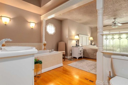 783 Lake Twintree Crescent Se, Calgary, AB - Indoor Photo Showing Bathroom