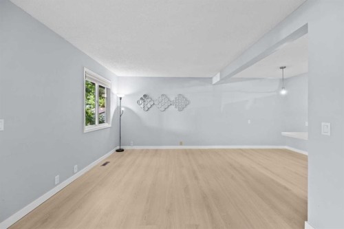 16-115 Bergen Road Nw, Calgary, AB - Indoor Photo Showing Other Room