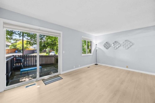 16-115 Bergen Road Nw, Calgary, AB - Indoor Photo Showing Other Room
